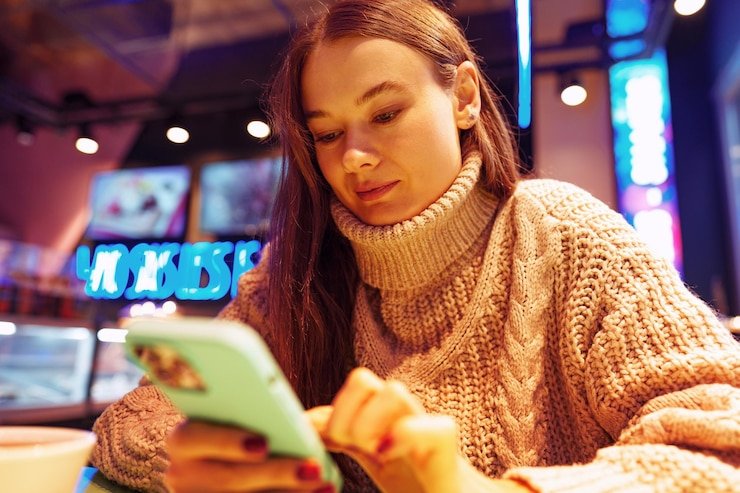 Kartu fitur Ular Keberuntungan yang rapi